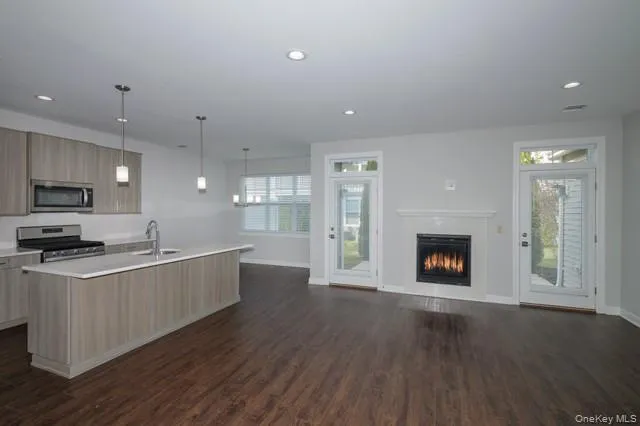 $5,025 | 198 Sutton Court, Unit 198, Mount Sinai, NY 11766