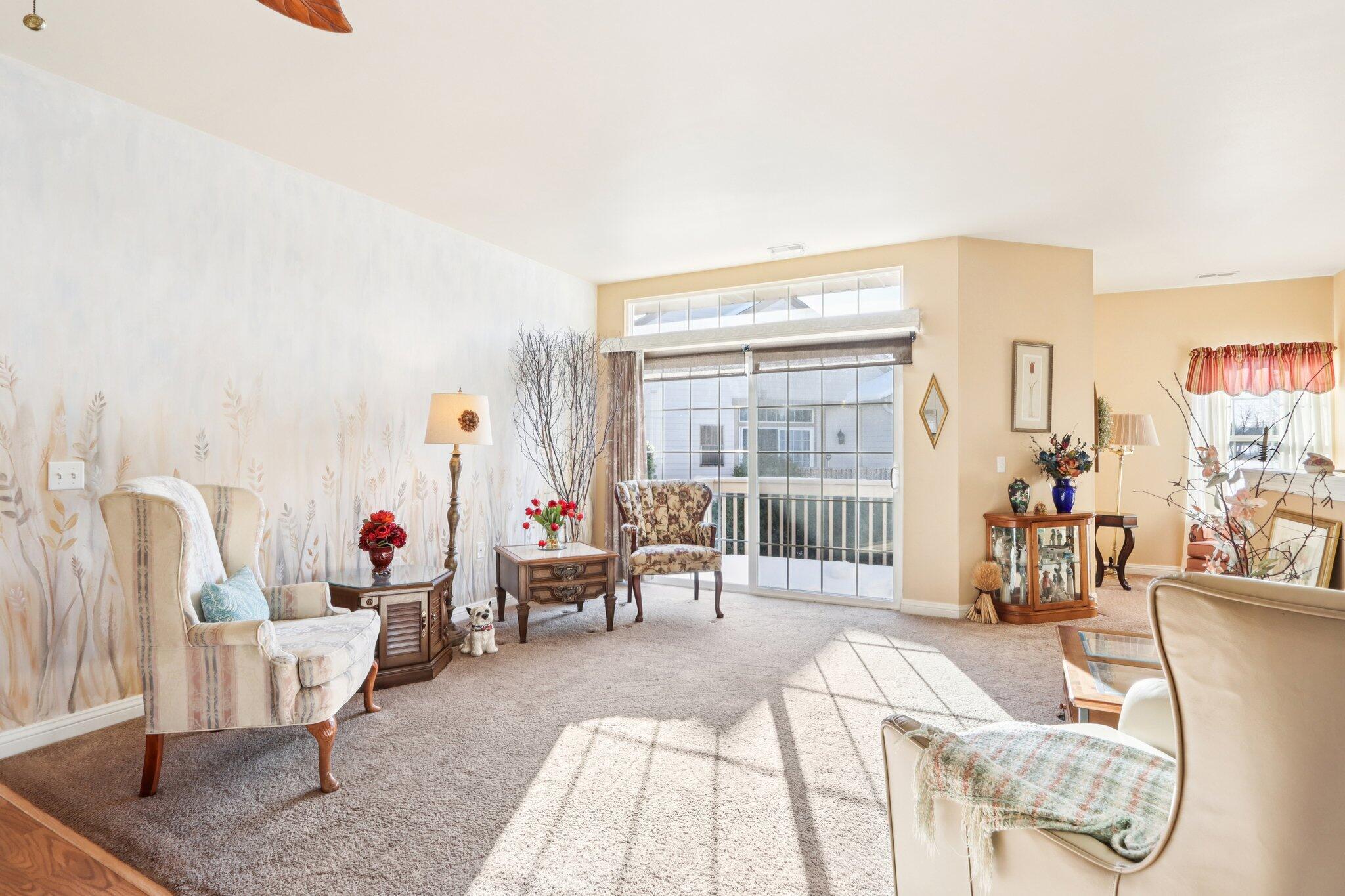 8648 Roxbury Way Oak Creek, WI 53154 - Photo 11 of 38 Living Room!