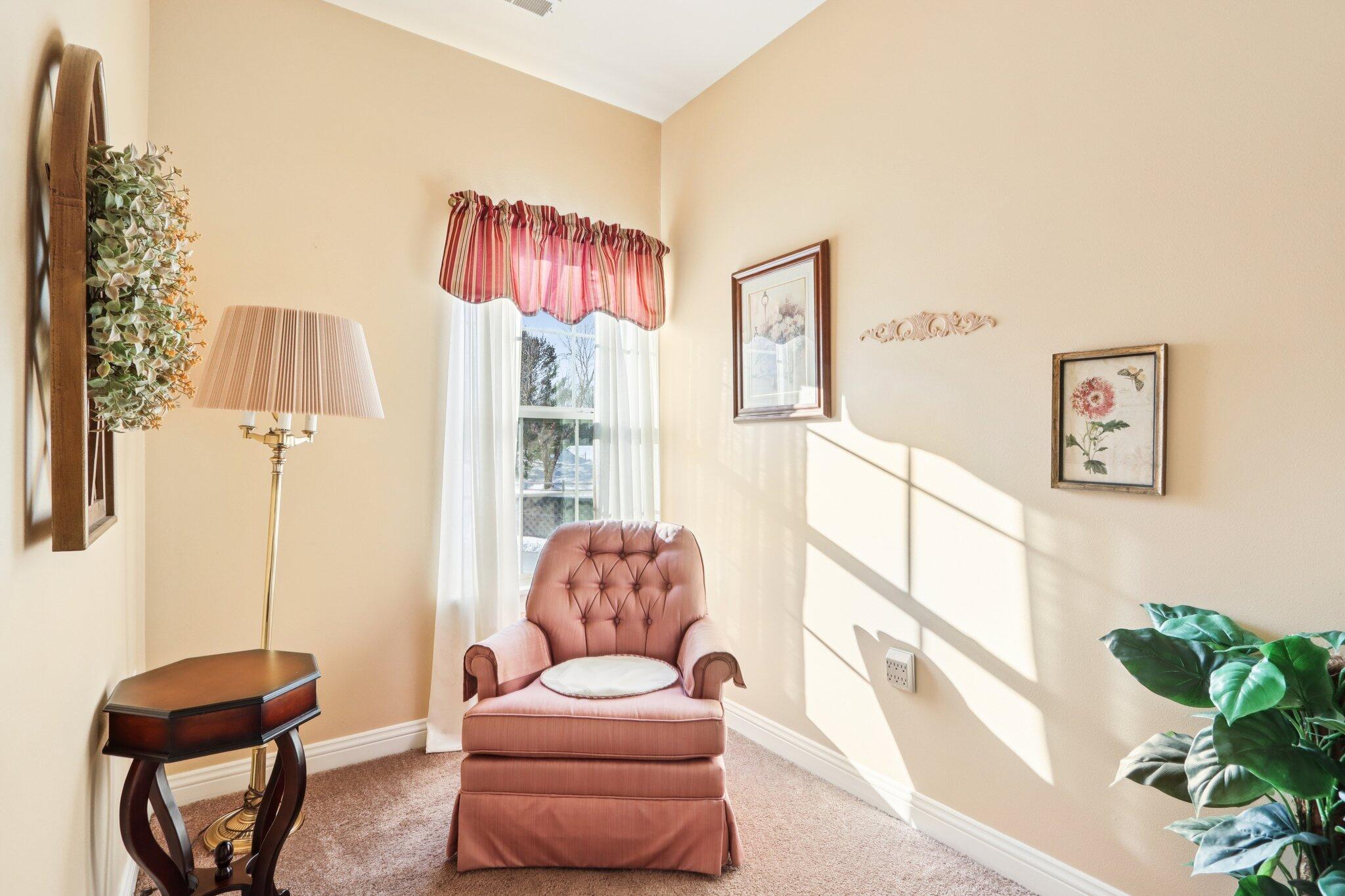 8648 Roxbury Way Oak Creek, WI 53154 - Photo 15 of 38 Reading Nook!