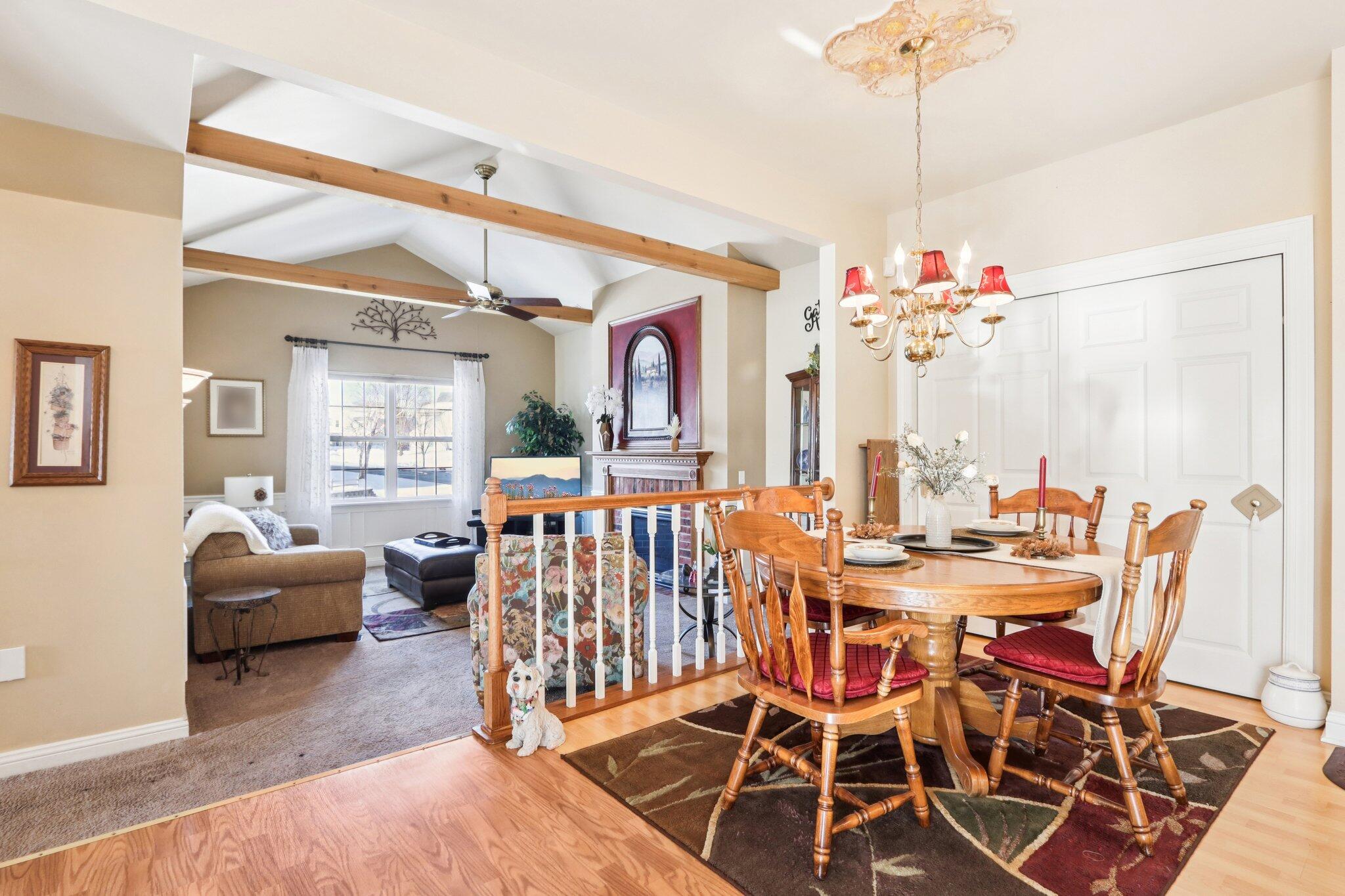 8648 Roxbury Way Oak Creek, WI 53154 - Photo 16 of 38 Dining Area!
