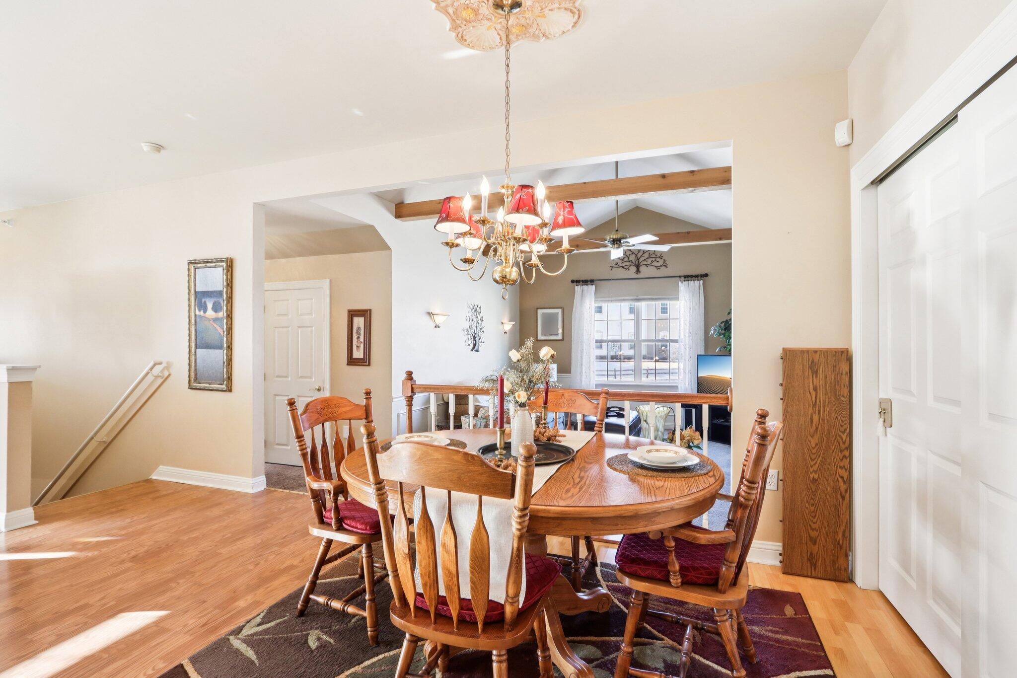 8648 Roxbury Way Oak Creek, WI 53154 - Photo 18 of 38 Dining Area!