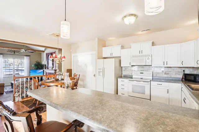 $344,900 | 8648 Roxbury Way, Oak Creek, WI 53154