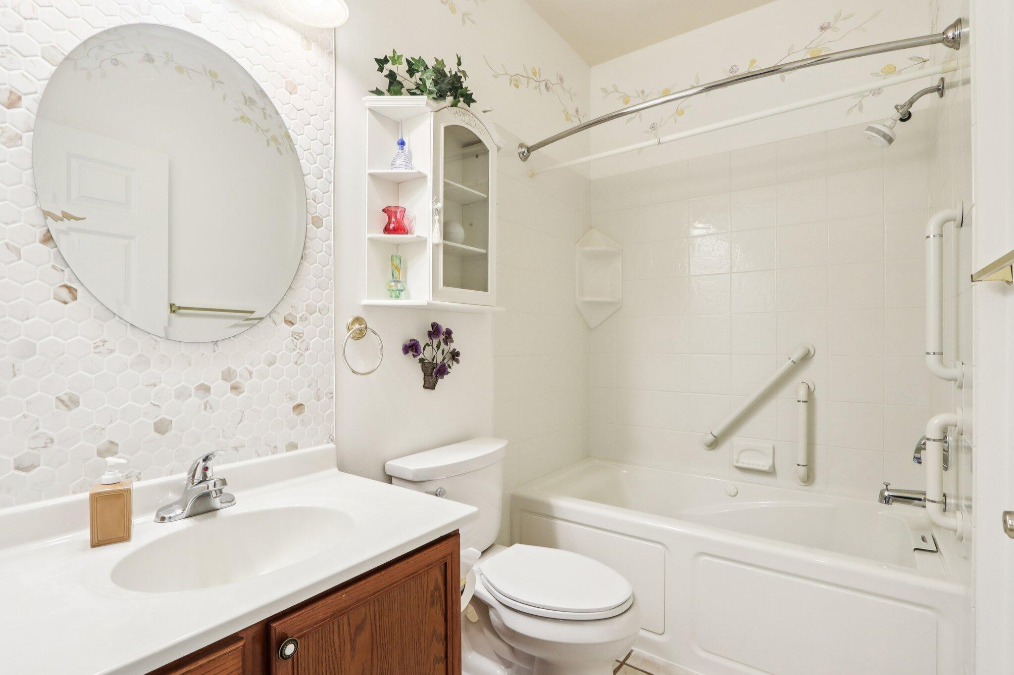 8648 Roxbury Way Oak Creek, WI 53154 - Photo 31 of 38 Main Full Bathroom with Jetted Tub!