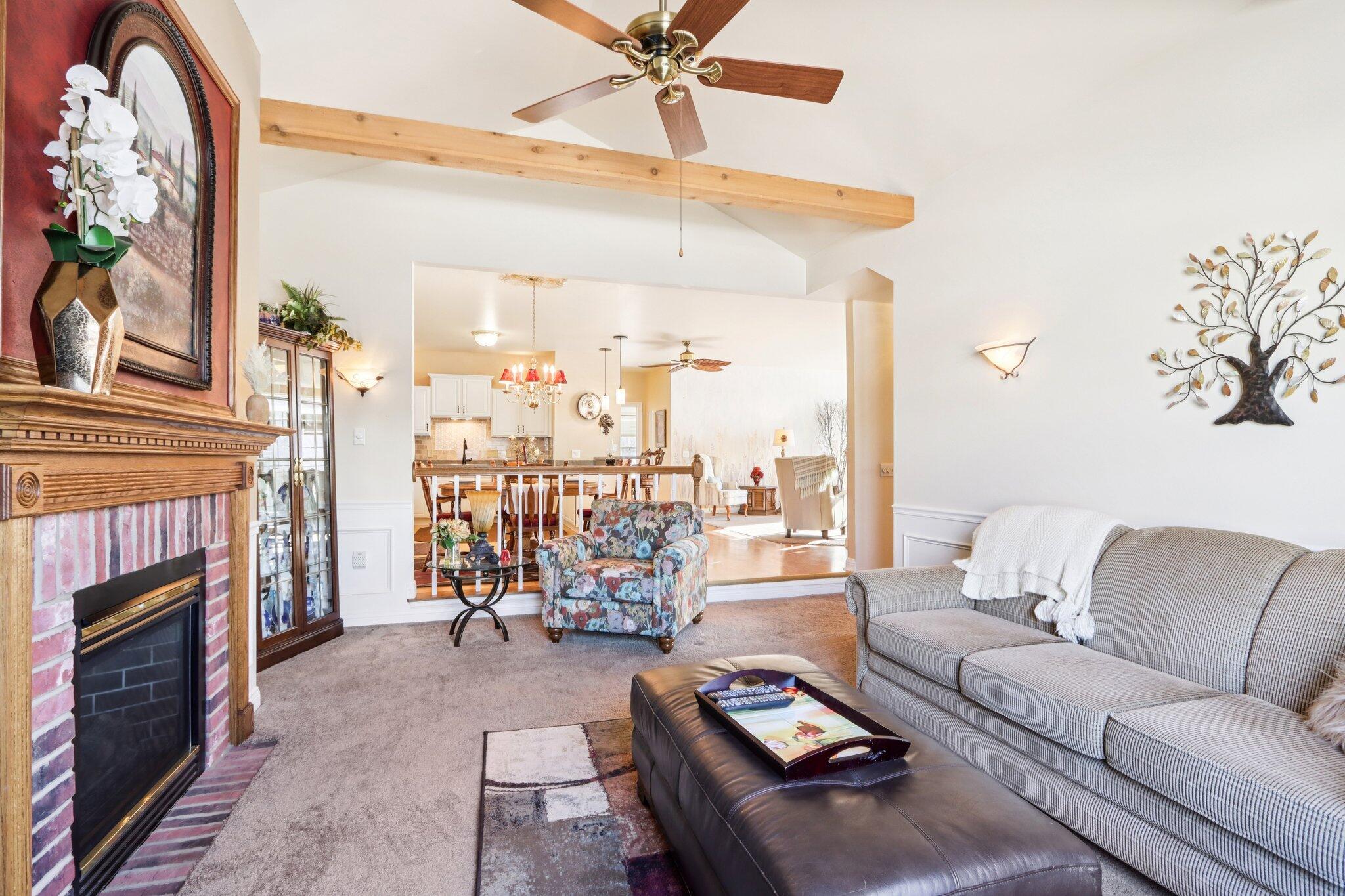 8648 Roxbury Way Oak Creek, WI 53154 - Photo 6 of 38 Family Room!