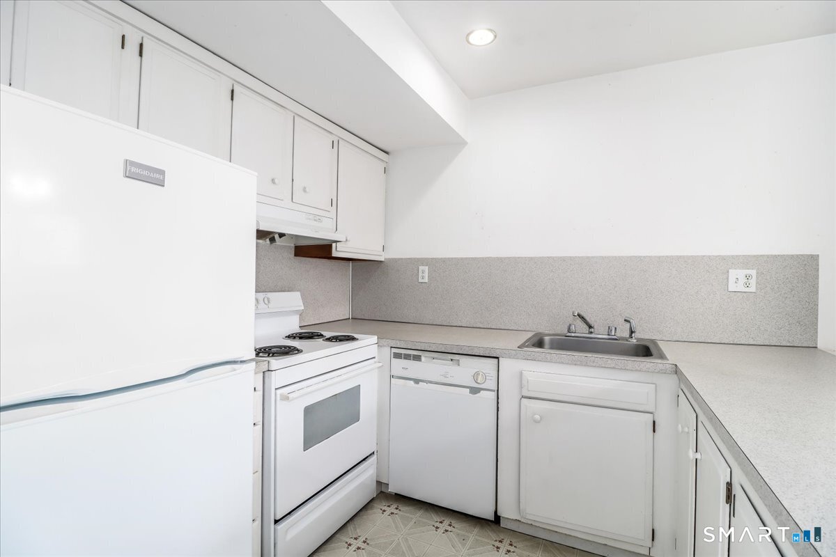 229 Bacon Pond Road, Unit 453 Woodbury, CT 06798 - Photo 18 of 37