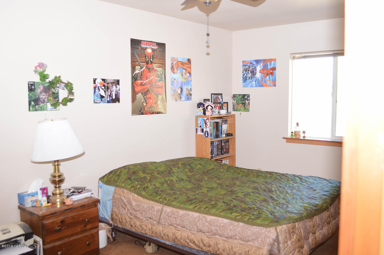 14650 Fisk Road Yakima, WA 98908 - Photo 12 of 38 Third Bedroom