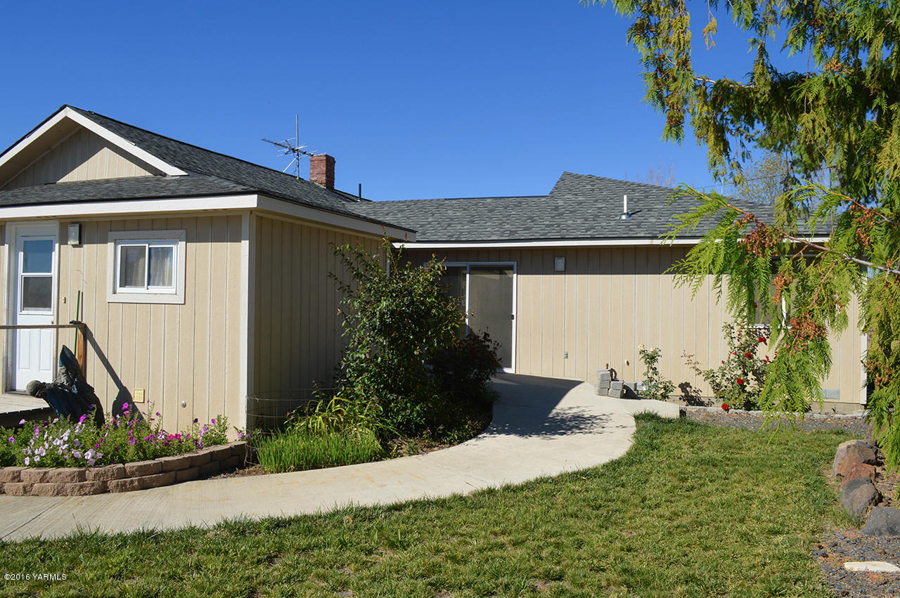 14650 Fisk Road Yakima, WA 98908 - Photo 20 of 38 Side Entrance