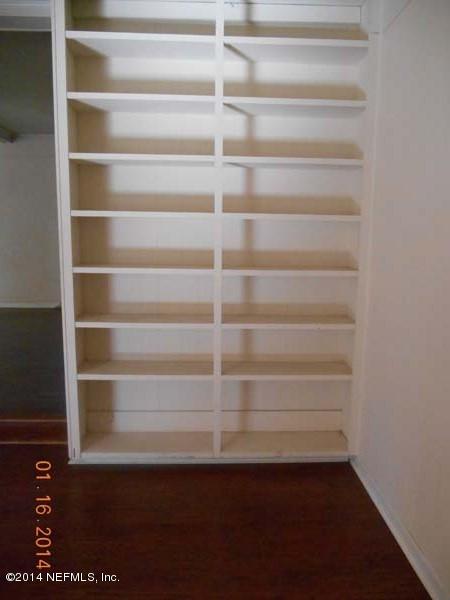 474856 Middle Road Hilliard, FL 32046 - Photo 8 of 24 built in bookshelf