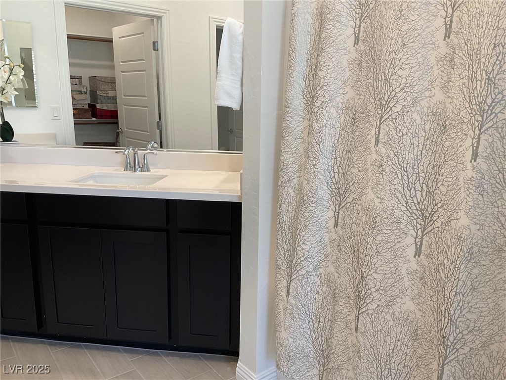 2555 Hampton Road, Unit 4209 Henderson, NV 89052 - Photo 37 of 67 Bathroom featuring vanity