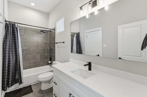 $2,300 | 417 Stonework Landing Lane, Houston, TX 77076