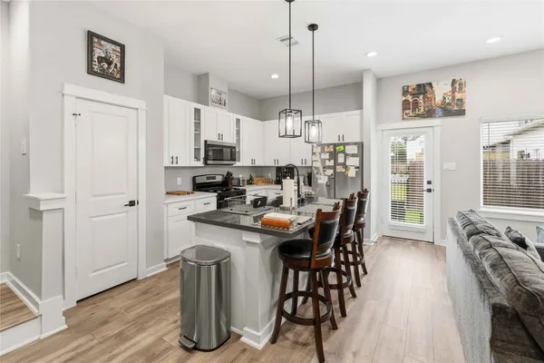 $2,300 | 417 Stonework Landing Lane, Houston, TX 77076