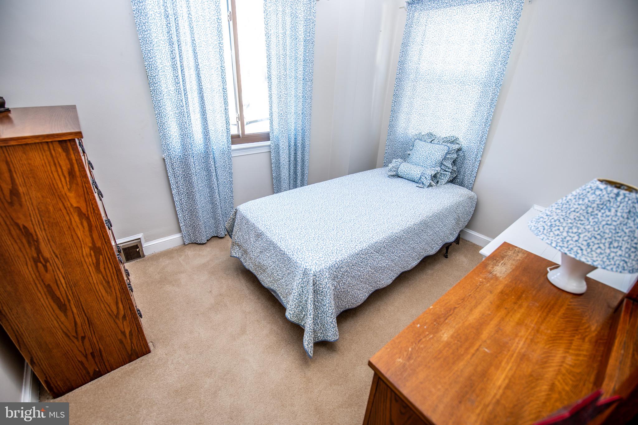 9607 Dilston Road Silver Spring, MD 20903 - Photo 25 of 39 Bedroom 3