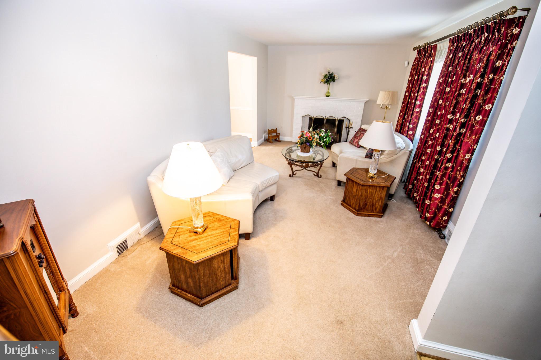 9607 Dilston Road Silver Spring, MD 20903 - Photo 5 of 39 Living Room