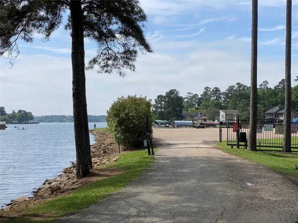 $1,300 | 12100 Melville Drive, Unit 412, Montgomery, TX 77356