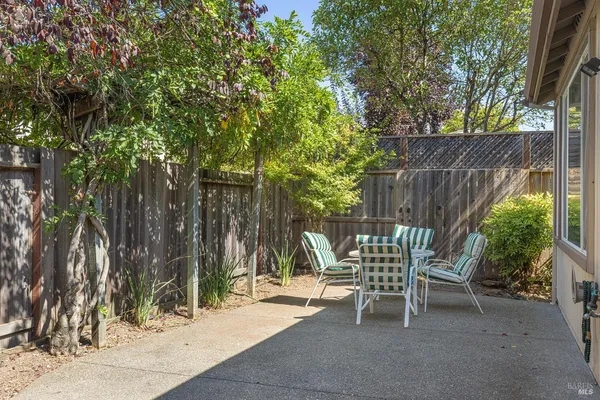 $795,000 | 7225 16th Hole Drive, Windsor, CA 95492