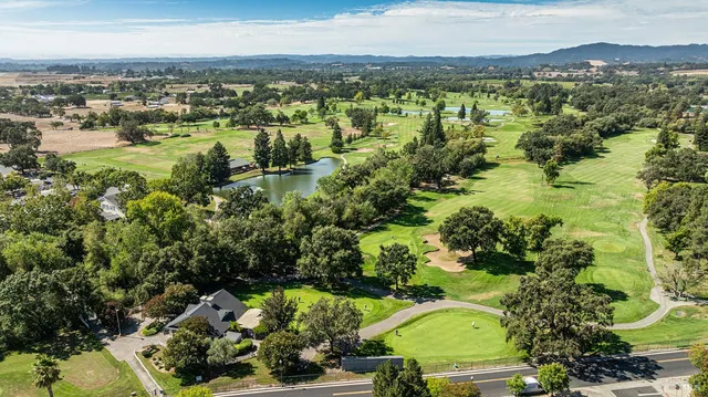 $795,000 | 7225 16th Hole Drive, Windsor, CA 95492