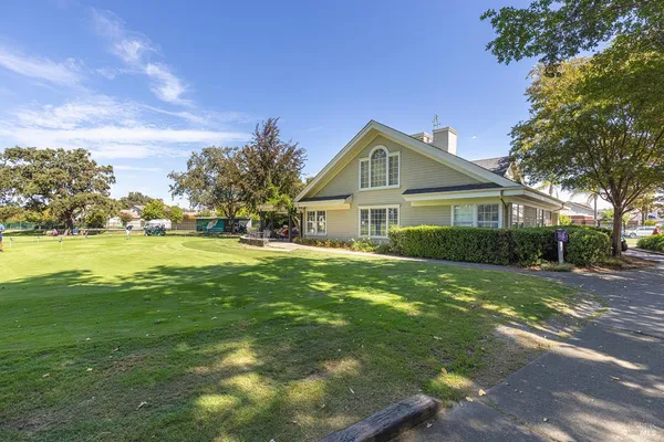 $795,000 | 7225 16th Hole Drive, Windsor, CA 95492