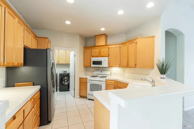 $795,000 | 7225 16th Hole Drive, Windsor, CA 95492