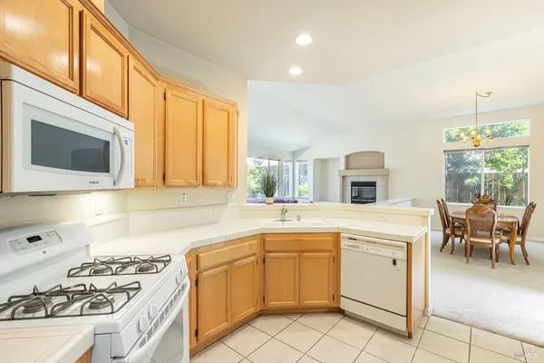 $795,000 | 7225 16th Hole Drive, Windsor, CA 95492