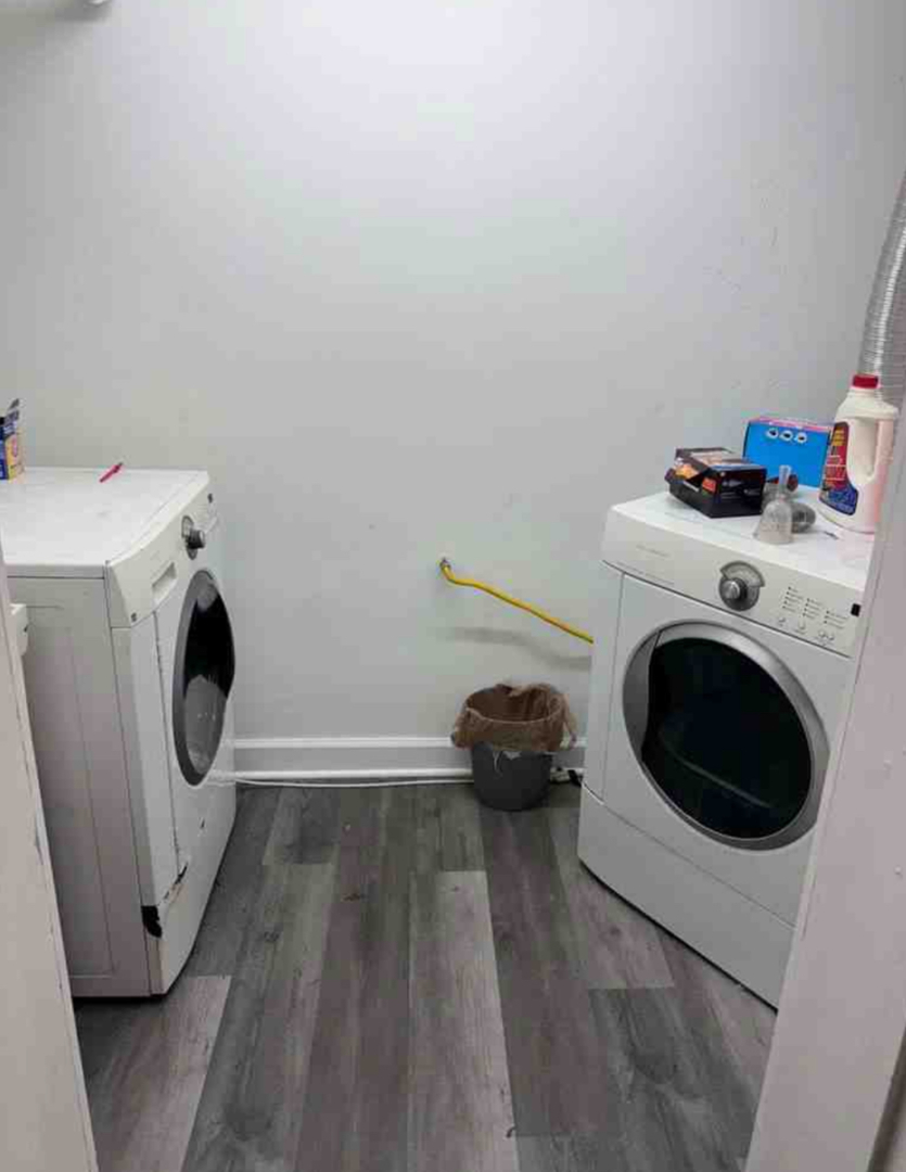 2130 West Farwell Avenue Chicago, IL 60645 - Photo 13 of 14 a utility room with dryer and washer
