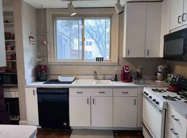 $435,000 | 2130 West Farwell Avenue, Chicago, IL 60645