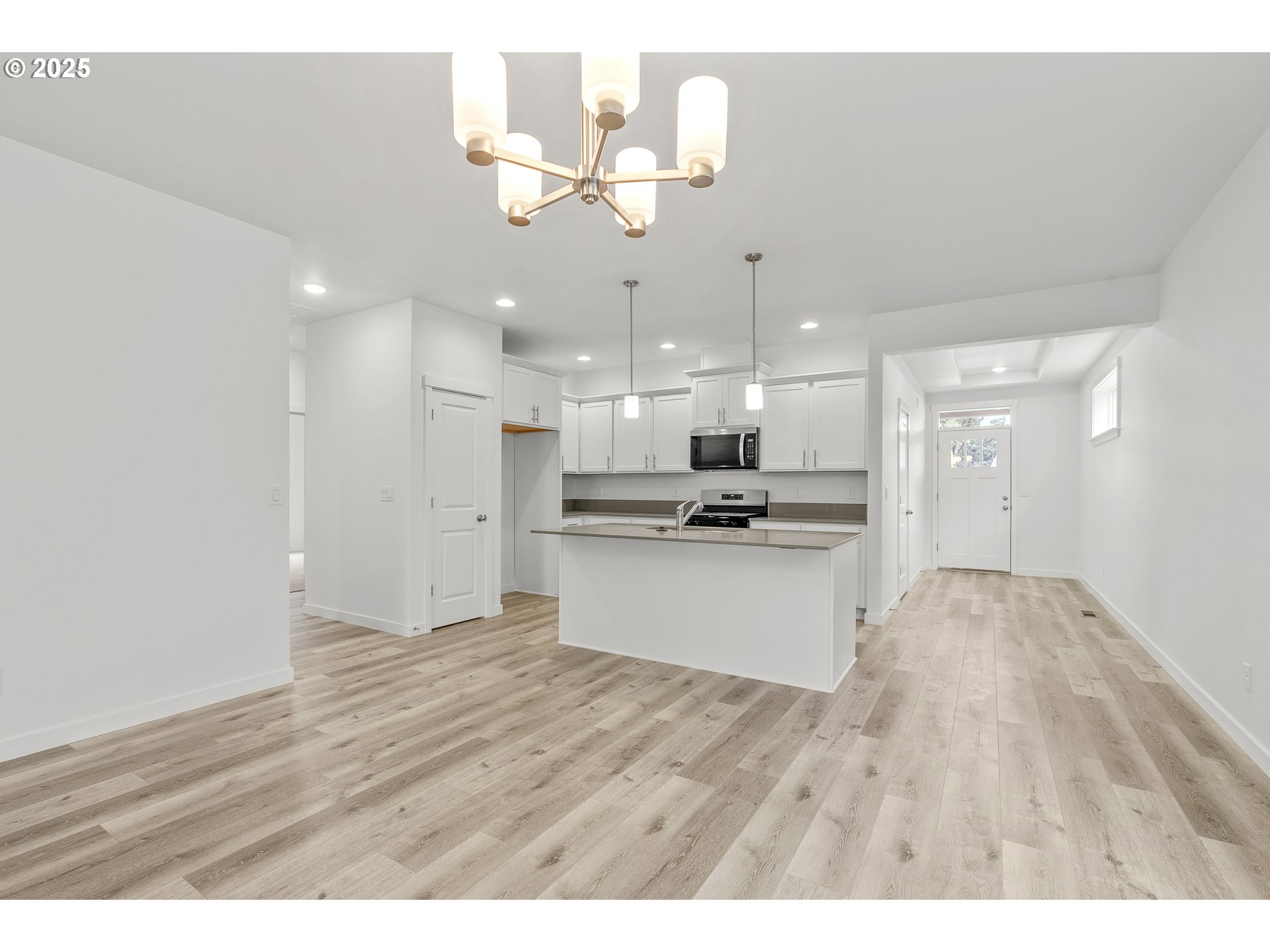 706 Tigerlily Street Silverton, OR 97381 - Photo 13 of 35