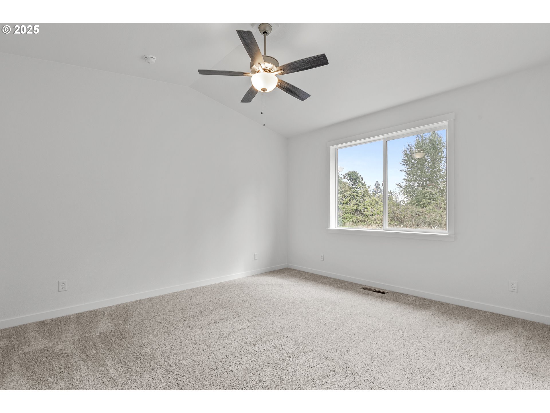 706 Tigerlily Street Silverton, OR 97381 - Photo 18 of 35