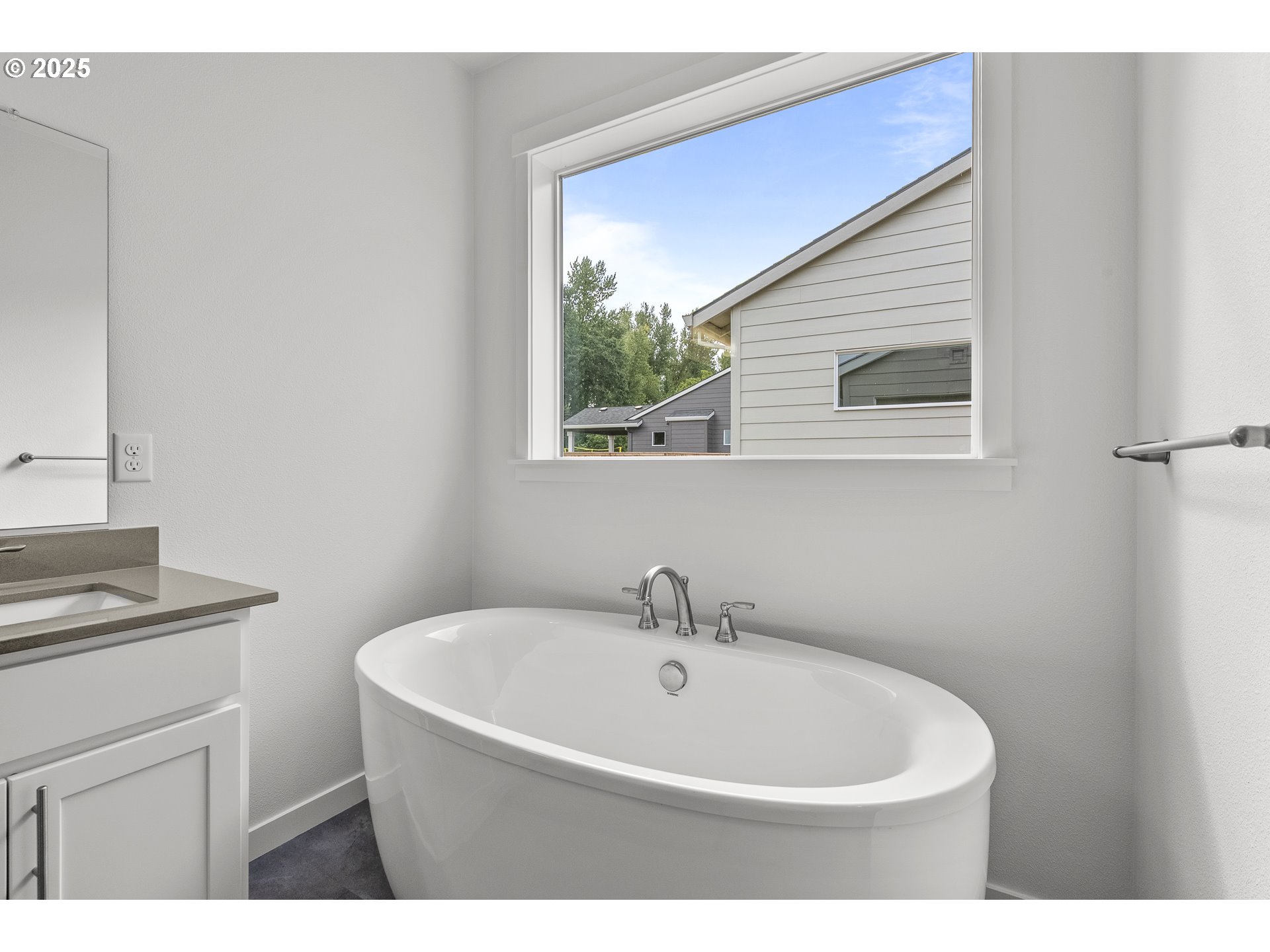 706 Tigerlily Street Silverton, OR 97381 - Photo 22 of 35