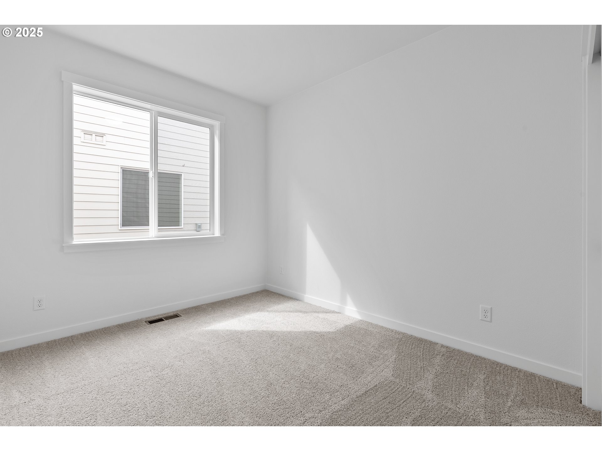 706 Tigerlily Street Silverton, OR 97381 - Photo 27 of 35