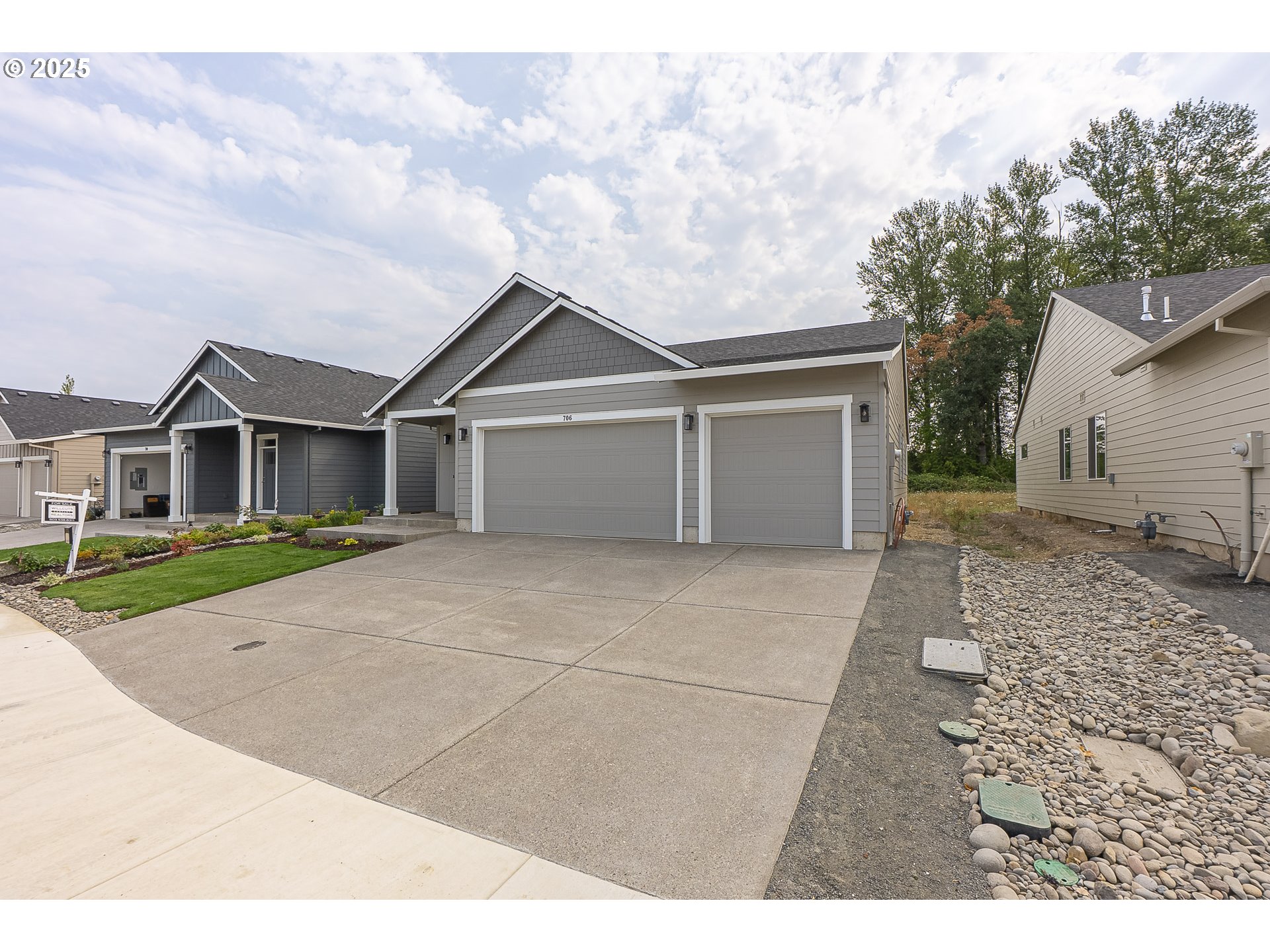 706 Tigerlily Street Silverton, OR 97381 - Photo 4 of 35