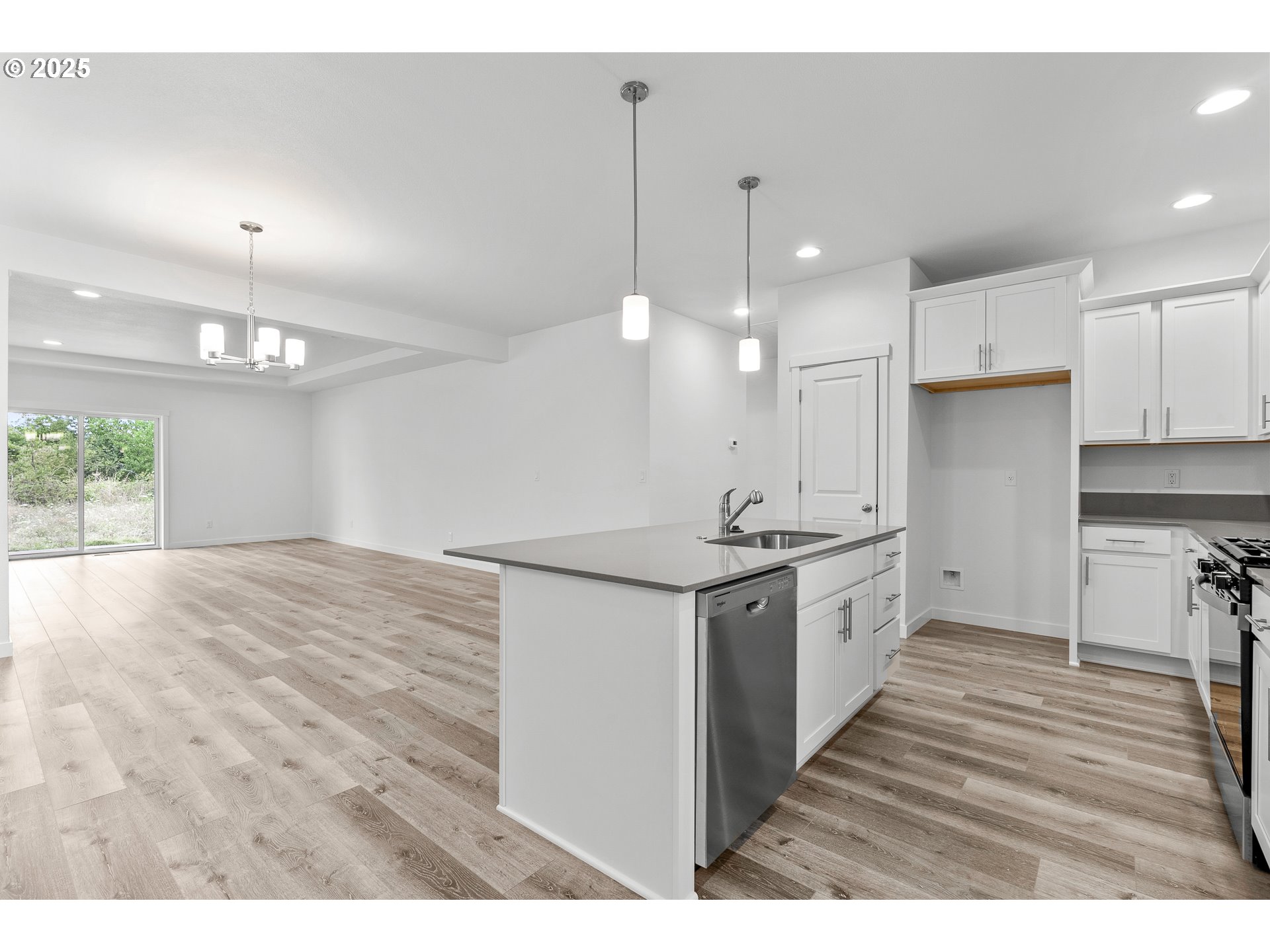 706 Tigerlily Street Silverton, OR 97381 - Photo 8 of 35