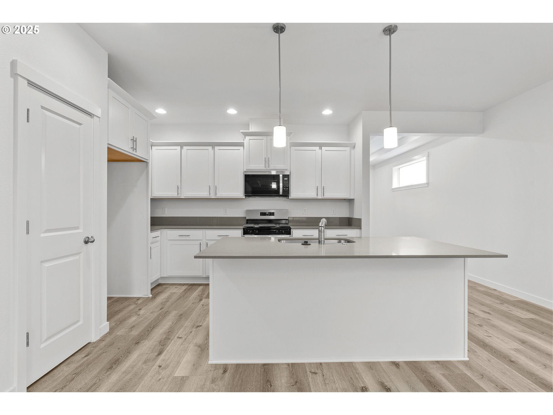 706 Tigerlily Street Silverton, OR 97381 - Photo 10 of 35