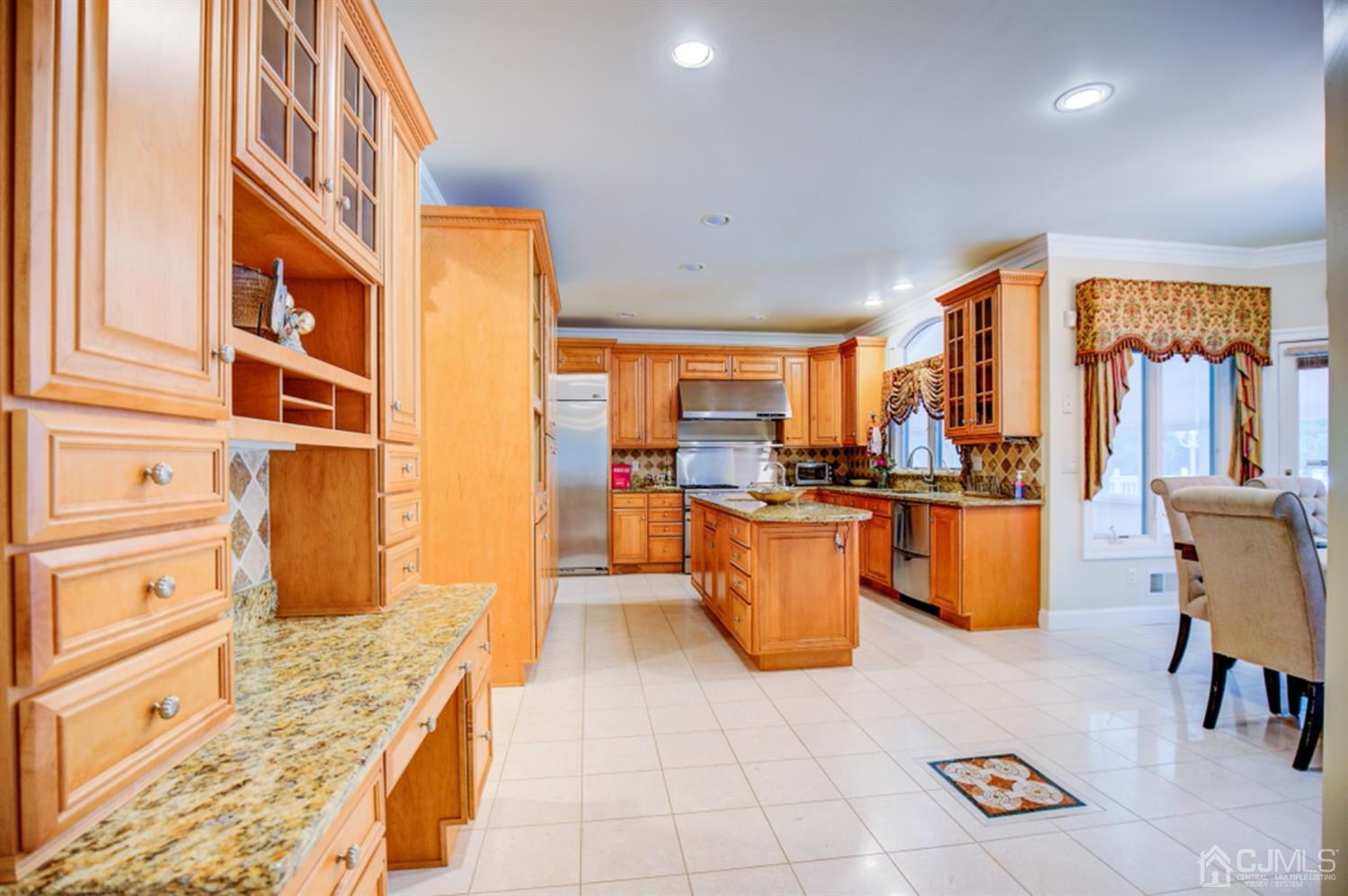 54 Meredith Road Colonia, NJ 07067 - Photo 14 of 41 Gallery Image 14