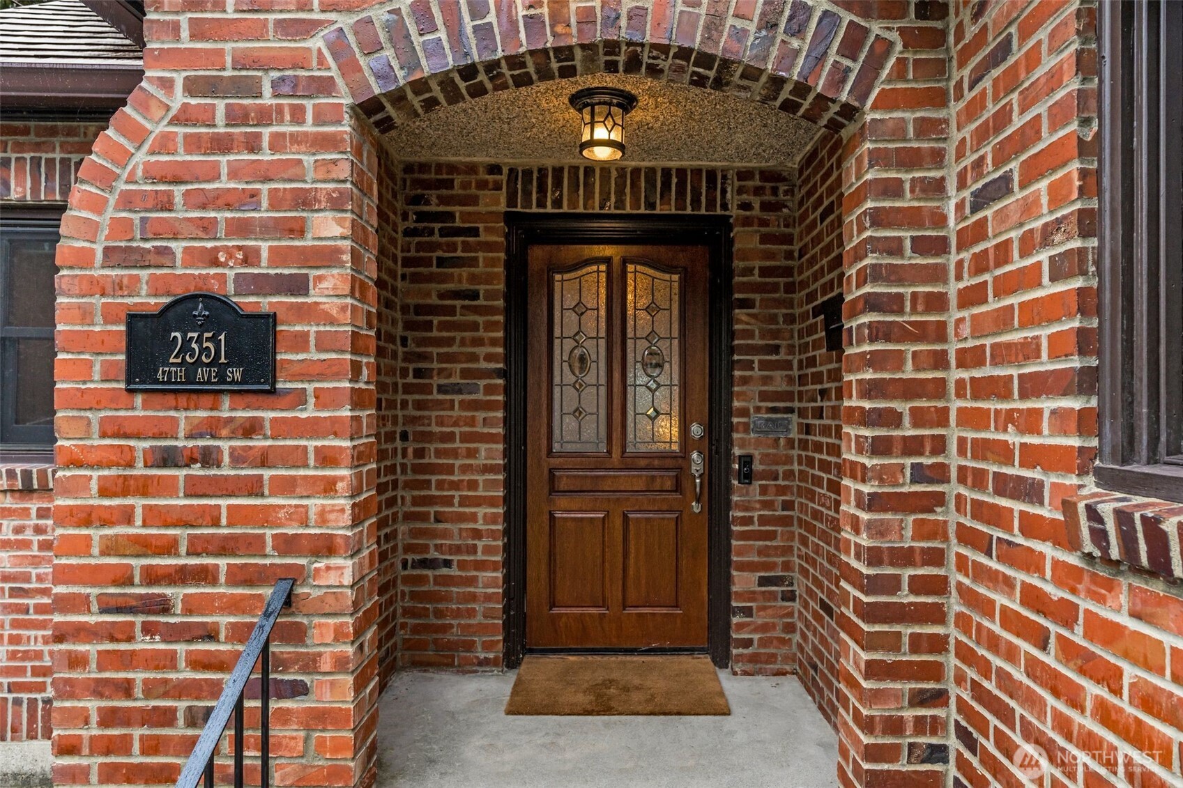 2351 47th Avenue Southwest Seattle, WA 98116 - Photo 4 of 40 a front view of a building