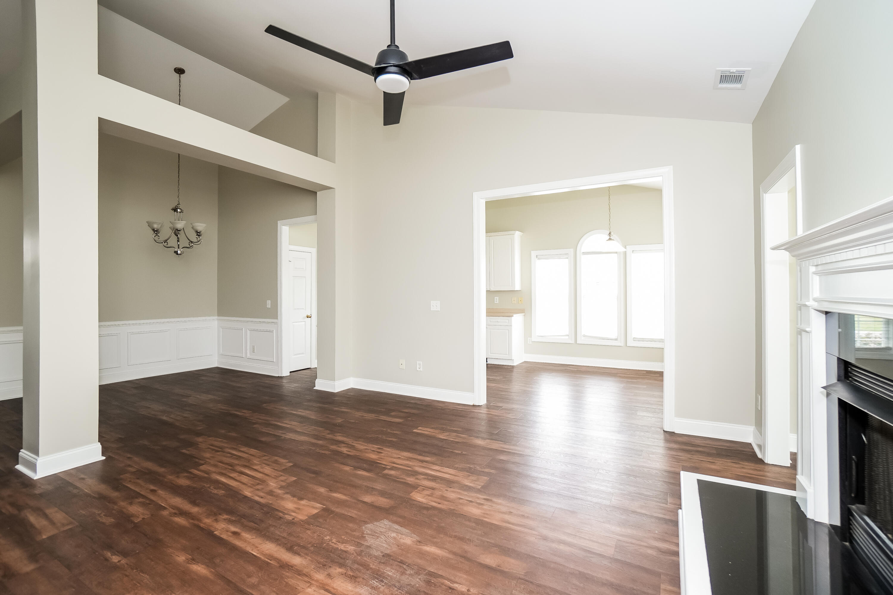 4901 Pineridge Road Summerville, SC 29485 - Photo 11 of 16 4-photo-Living-Room-001d6748-7003-47ba-9