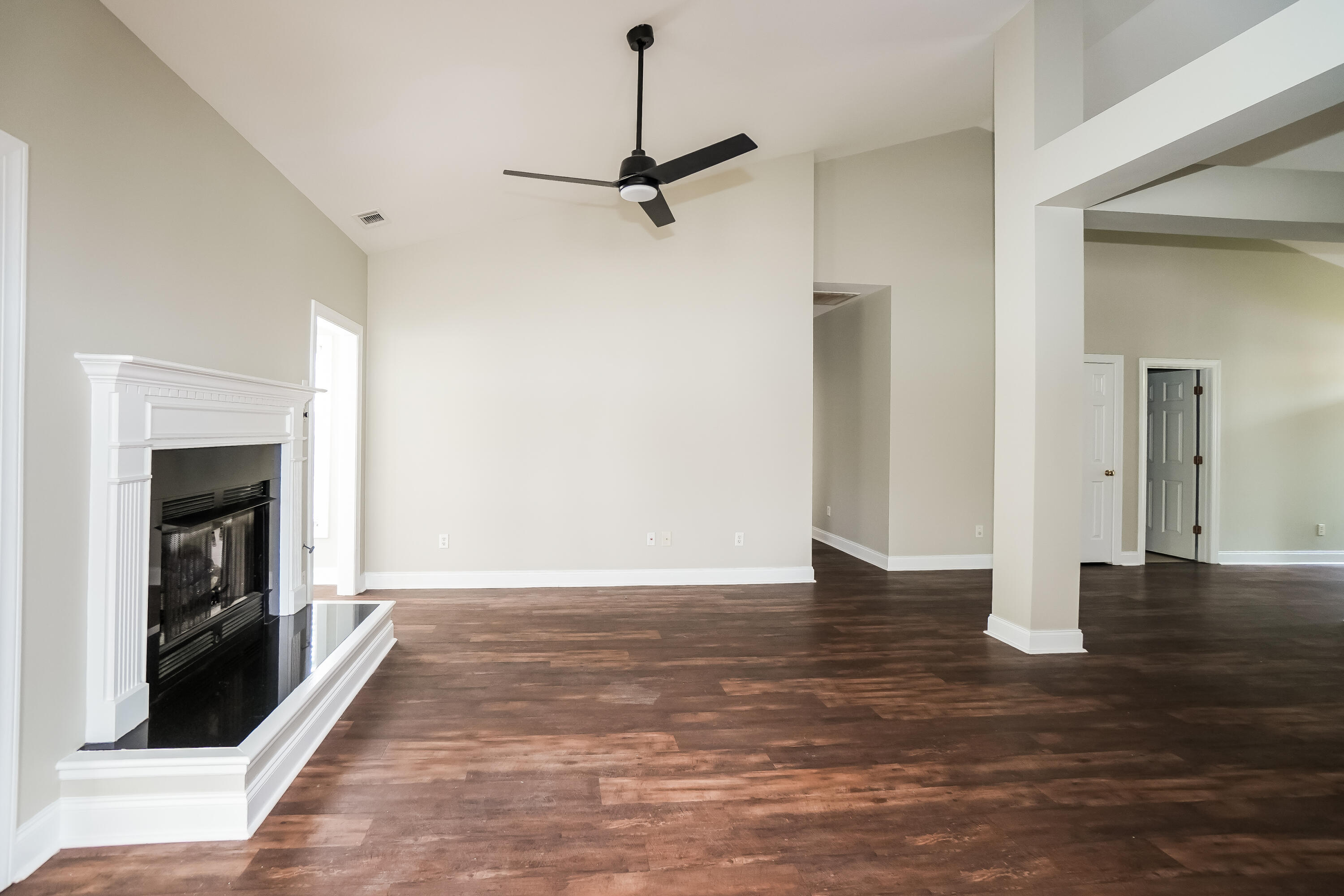 4901 Pineridge Road Summerville, SC 29485 - Photo 12 of 16 5-photo-Living-Room-01a503b7-9e2d-4ae4-8