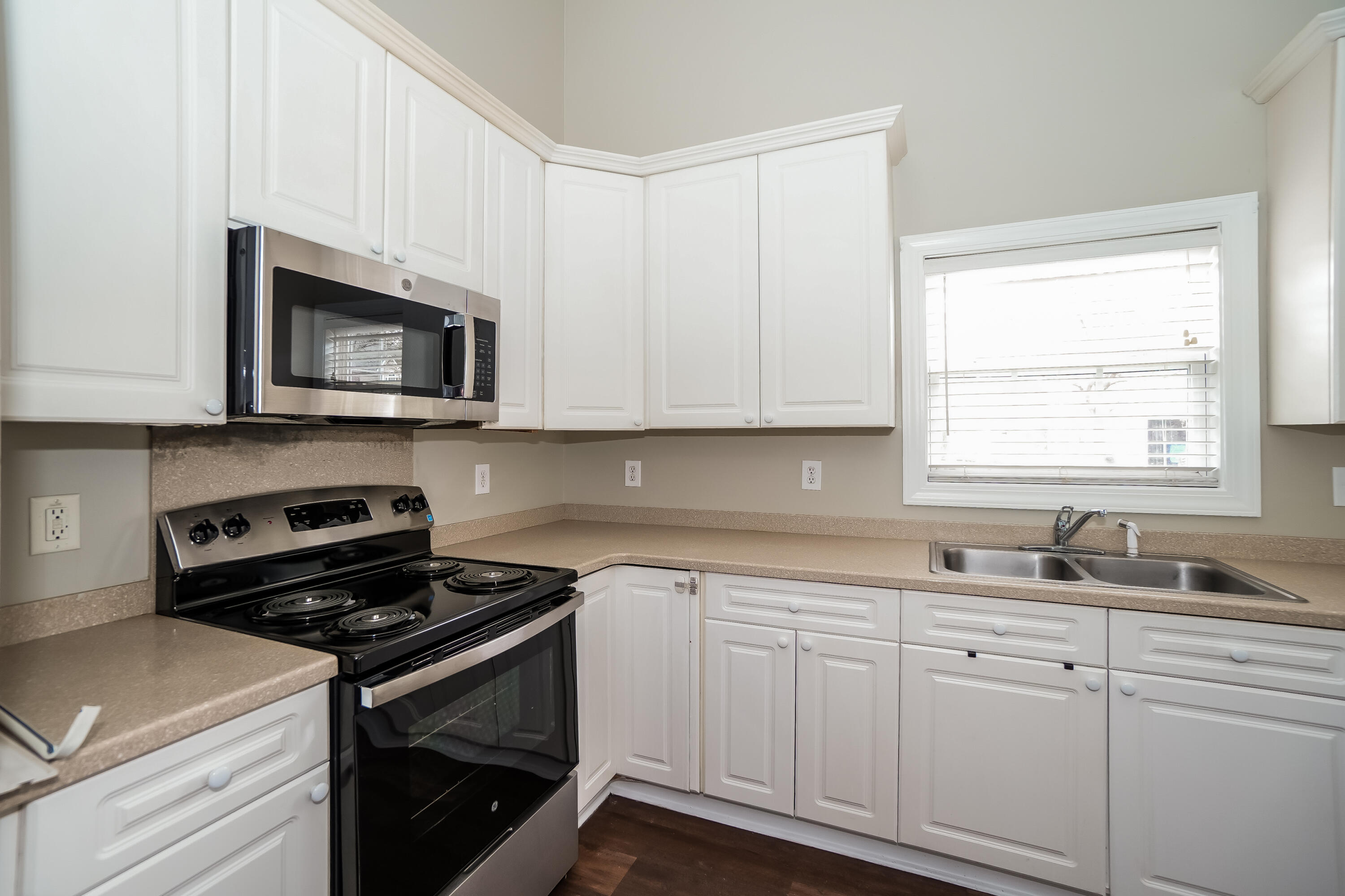 4901 Pineridge Road Summerville, SC 29485 - Photo 14 of 16 8-photo-Kitchen-e843a821-8aaf-45d4-a171-