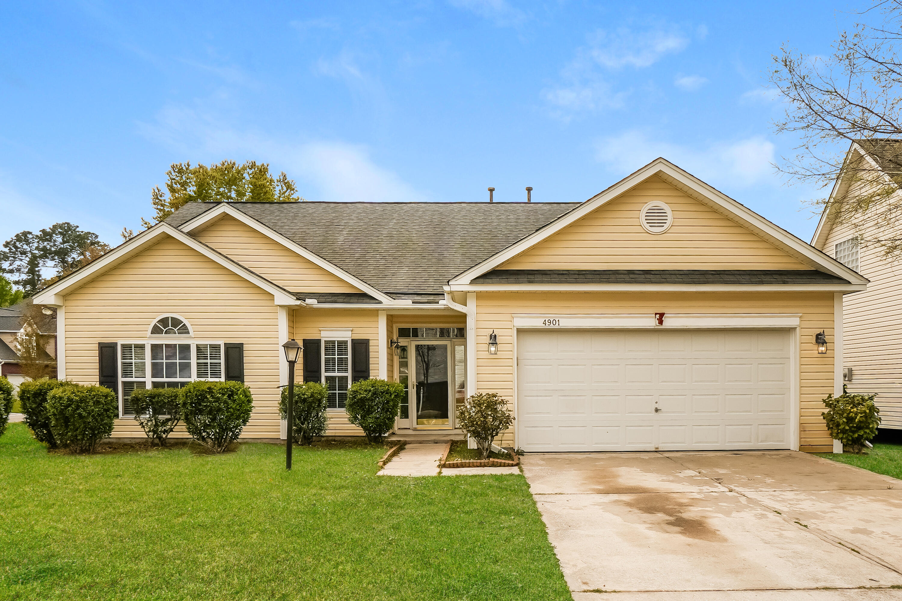4901 Pineridge Road Summerville, SC 29485 - Photo 2 of 16 1-photo-Front-View-3ff0c907-0616-4bdc-9a
