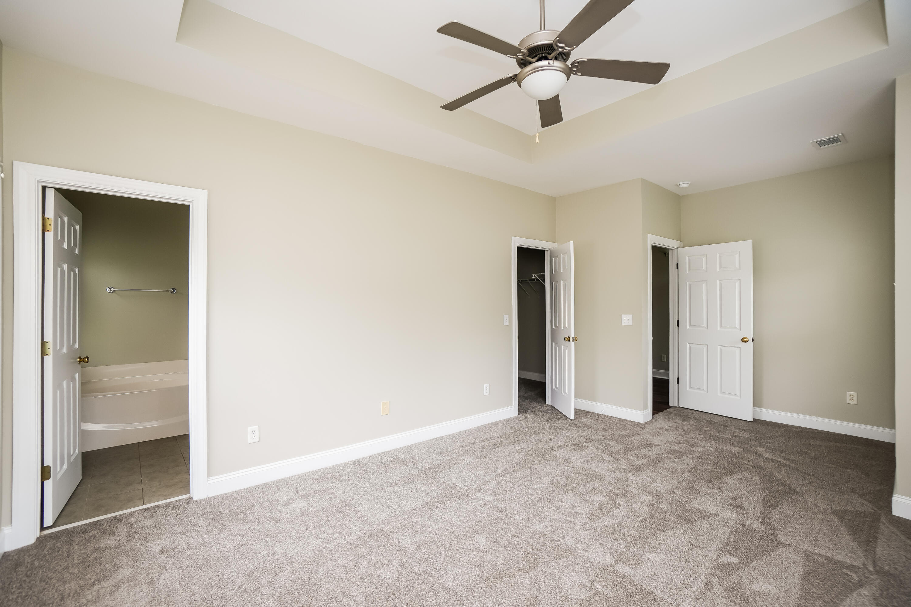 4901 Pineridge Road Summerville, SC 29485 - Photo 4 of 16 10-photo-Main-Bedroom-01128f9d-a0c8-48b3