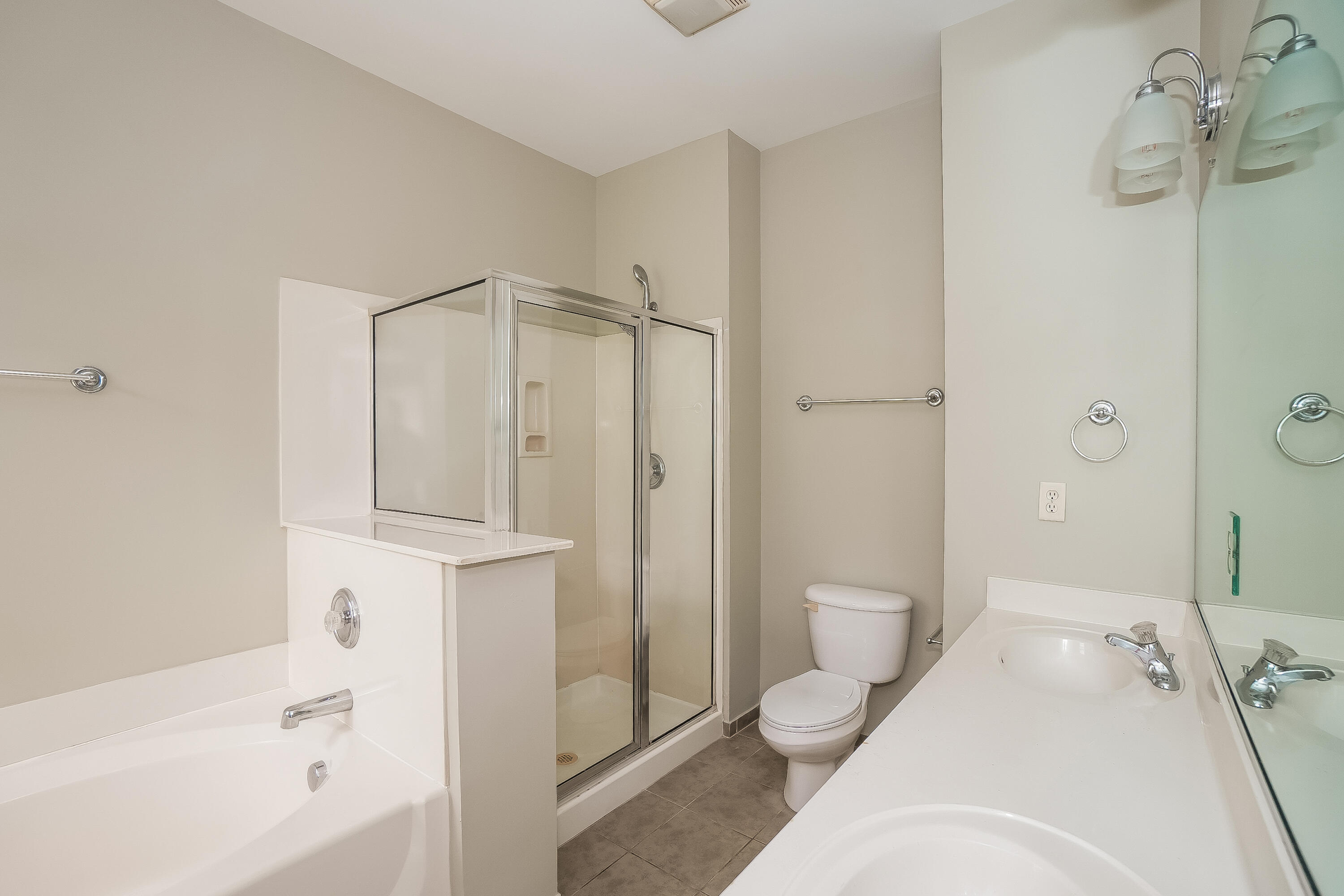 4901 Pineridge Road Summerville, SC 29485 - Photo 6 of 16 12-photo-Main-Bathroom-44732e50-e72f-424