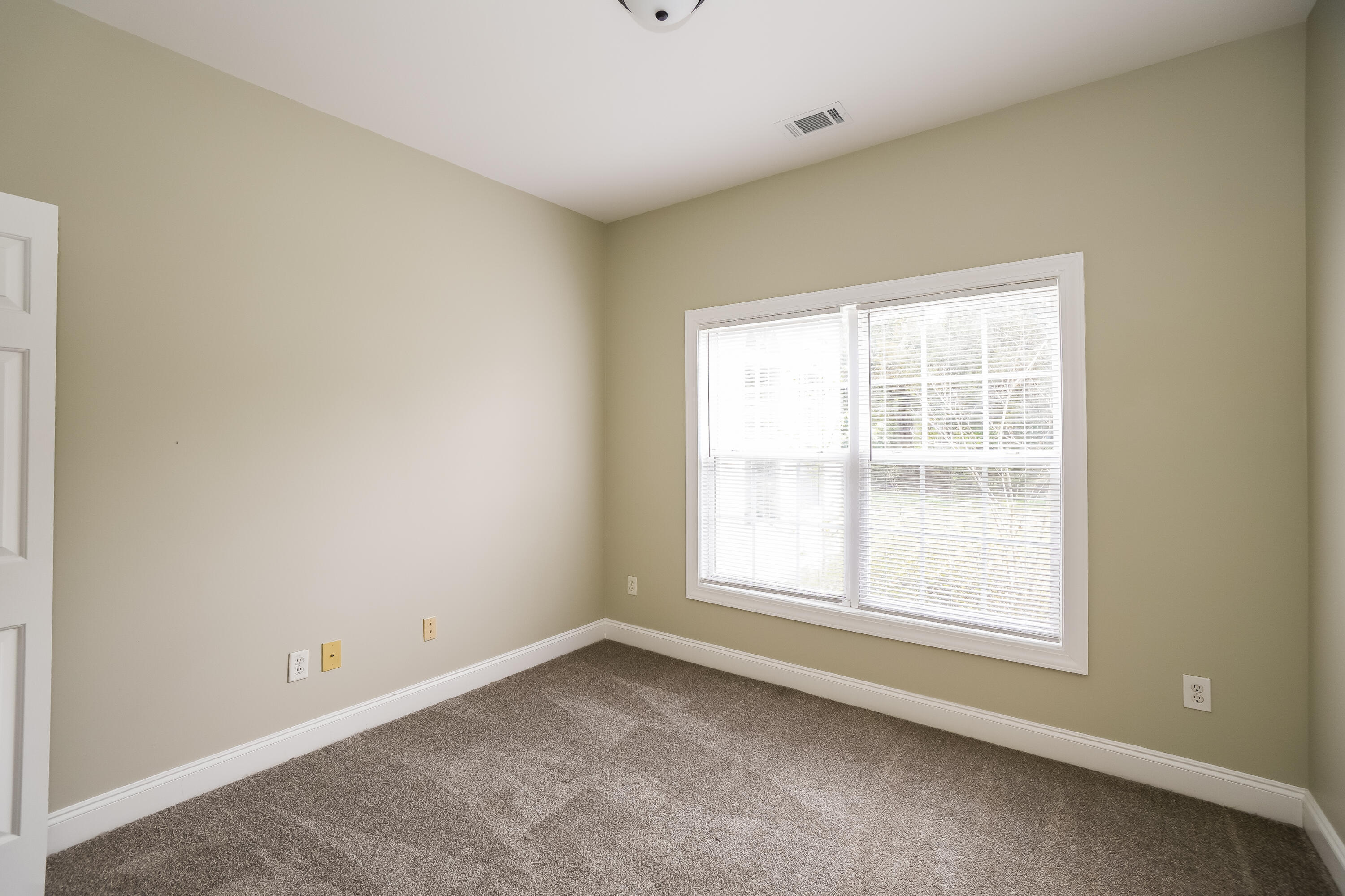 4901 Pineridge Road Summerville, SC 29485 - Photo 8 of 16 14-photo-Bedroom-33fcaf02-e8ab-42cc-a781