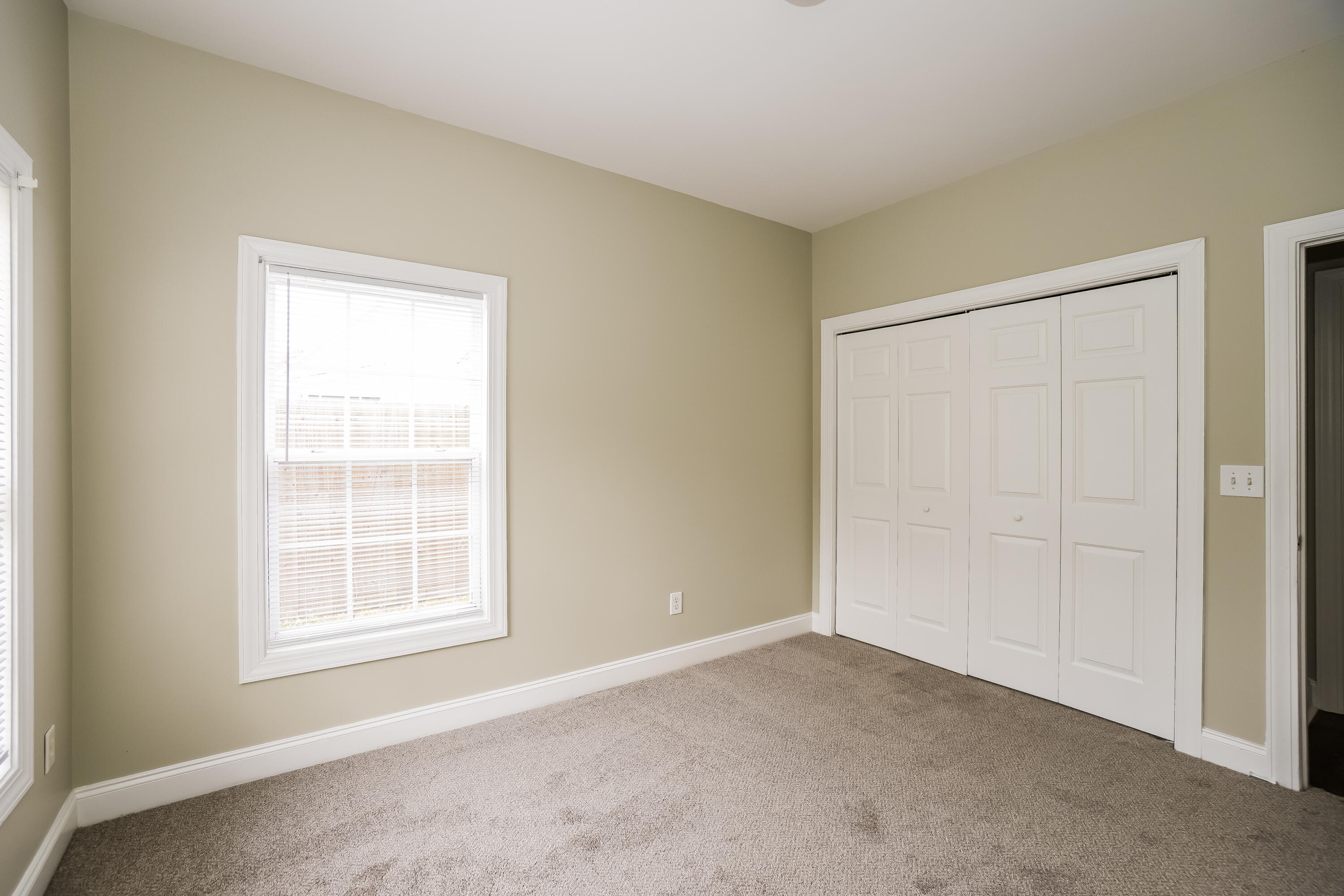 4901 Pineridge Road Summerville, SC 29485 - Photo 9 of 16 15-photo-Bedroom-d6d8461a-7d34-429b-b217