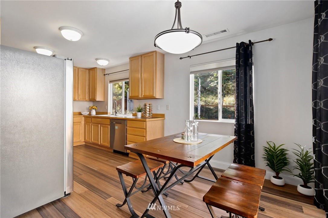 229 Ferndale Avenue Southeast Renton, WA 98056 - Photo 8 of 26