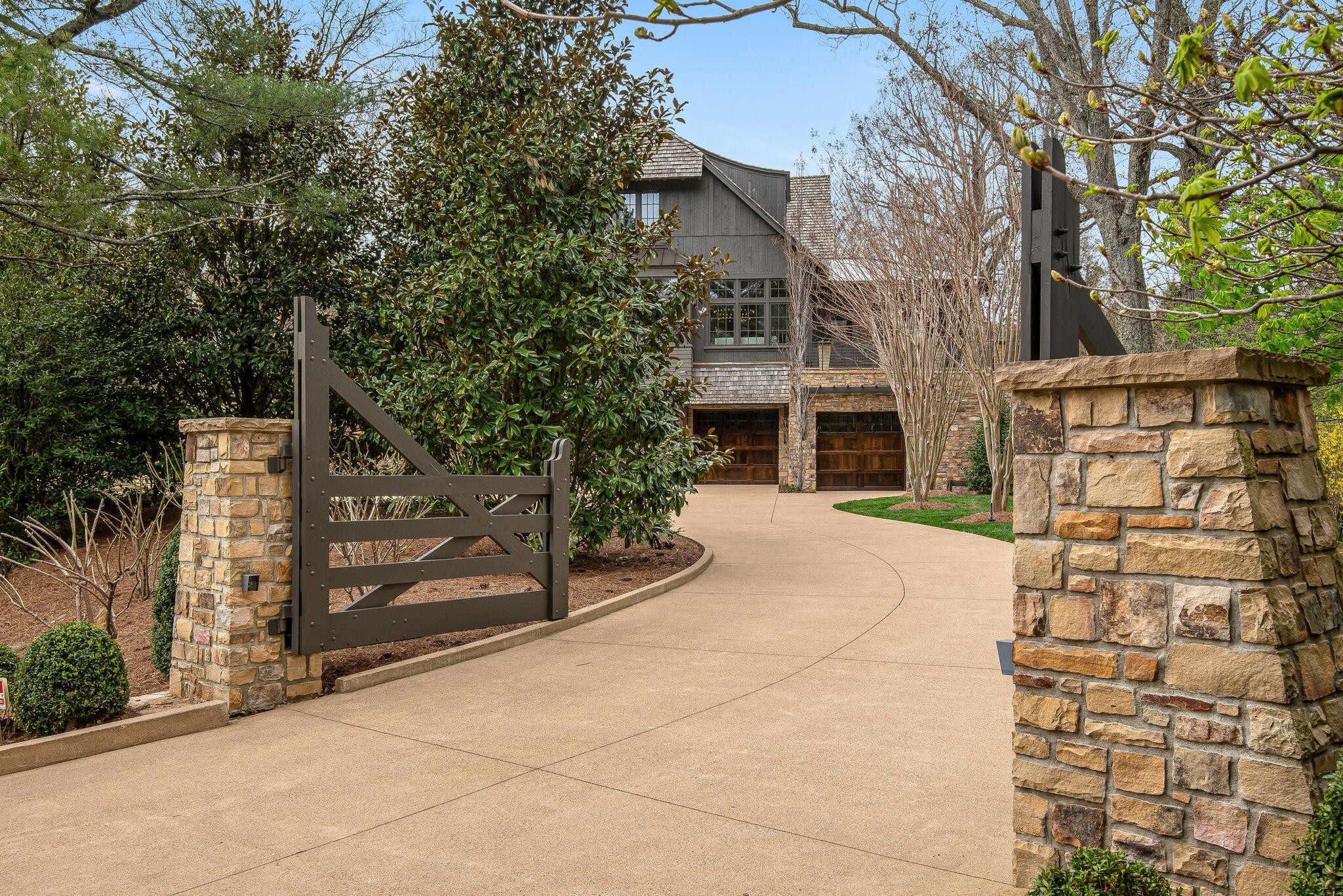 1801 Laurel Ridge Drive Nashville, TN 37215 - Photo 5 of 65 front view of a house with a street