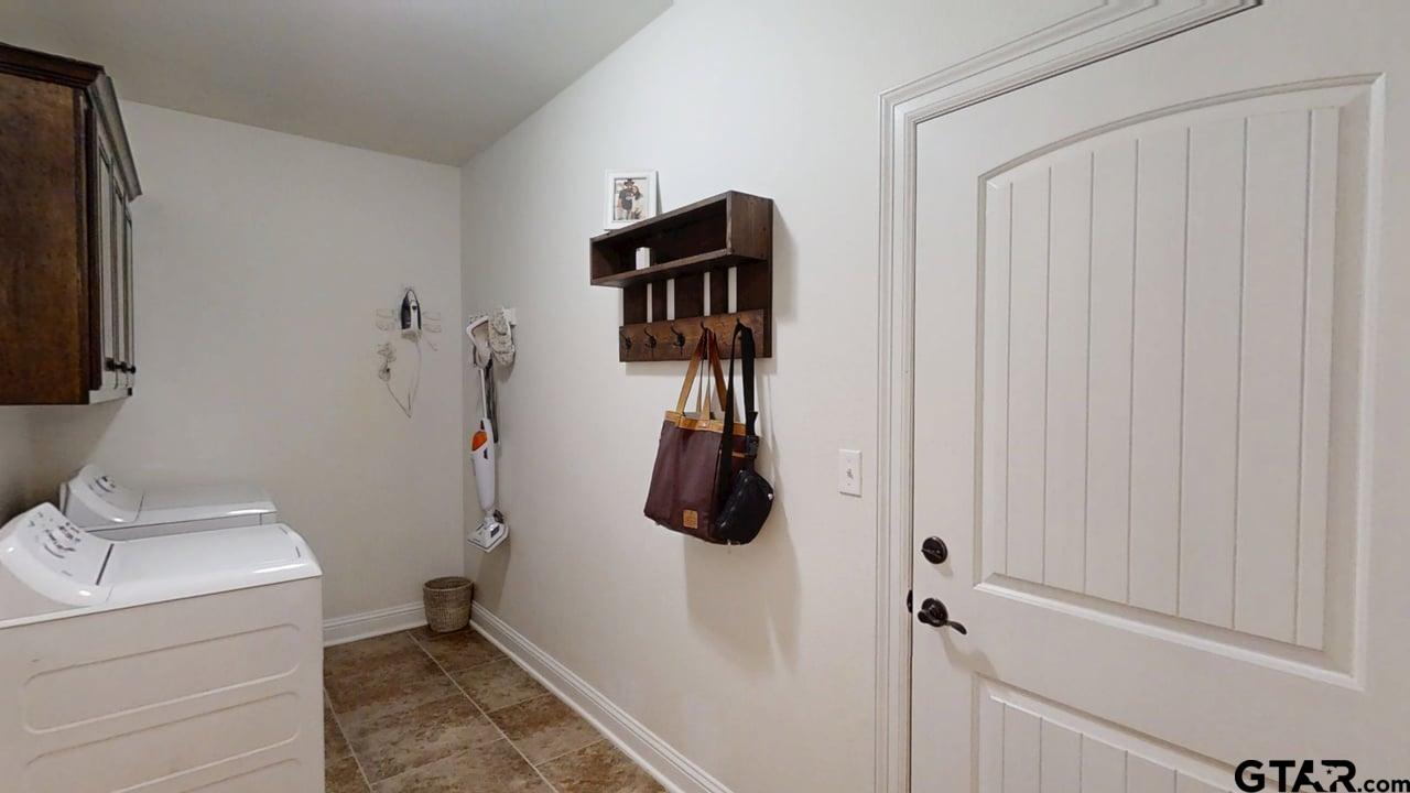 809 Crepe Myrtle Lane Longview, TX 75604 - Photo 16 of 39 a bathroom with a shower
