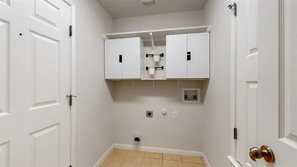 $2,400 | 221 Creek Ridge Lane, Round Rock, TX 78664