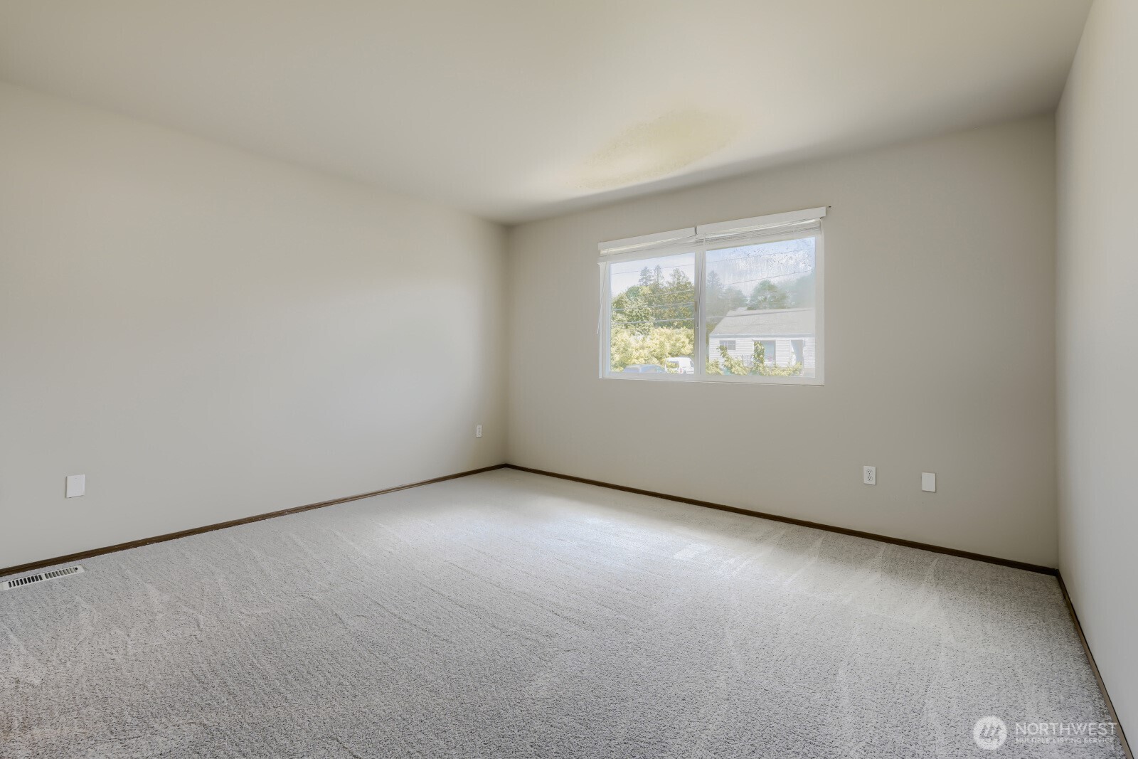 12224 58th Place South Seattle, WA 98178 - Photo 16 of 25