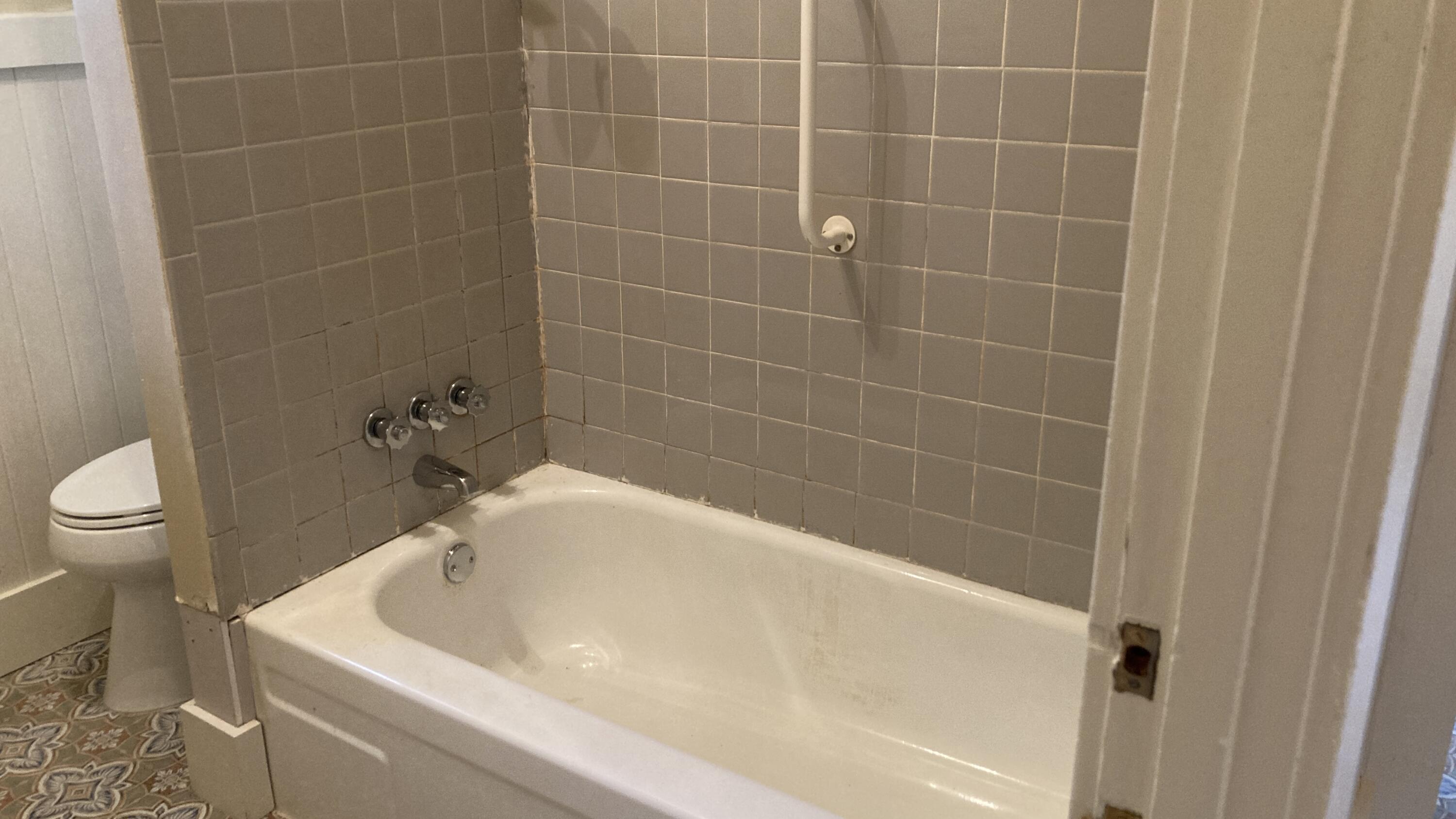 41008 Old School Road Fall River Mills, CA 96028 - Photo 29 of 53 a bath tub sitting next to a white toilet