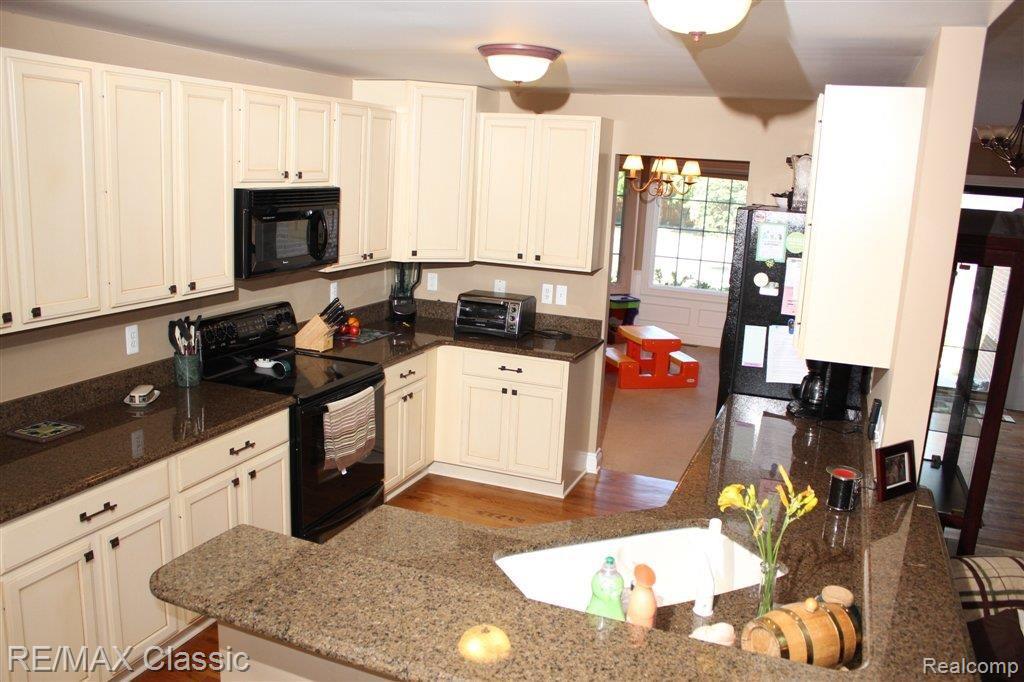 1278 North Lilley Road Canton, MI 48187 - Photo 9 of 25 Kitchen