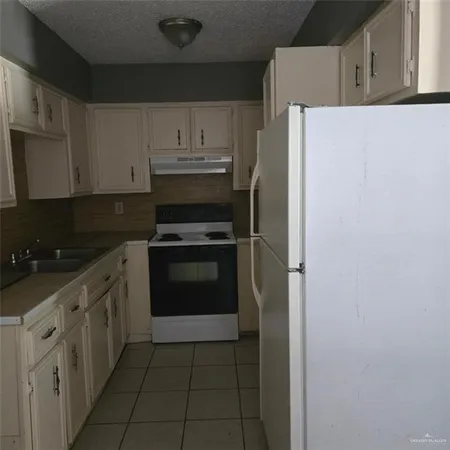 $725 | 303 South Palm Drive, Pharr, TX 78577